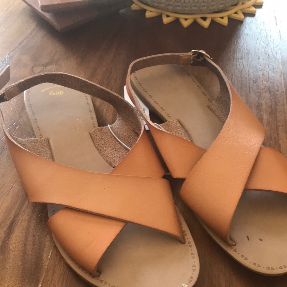 Brown leather flat sandals NWT size 8